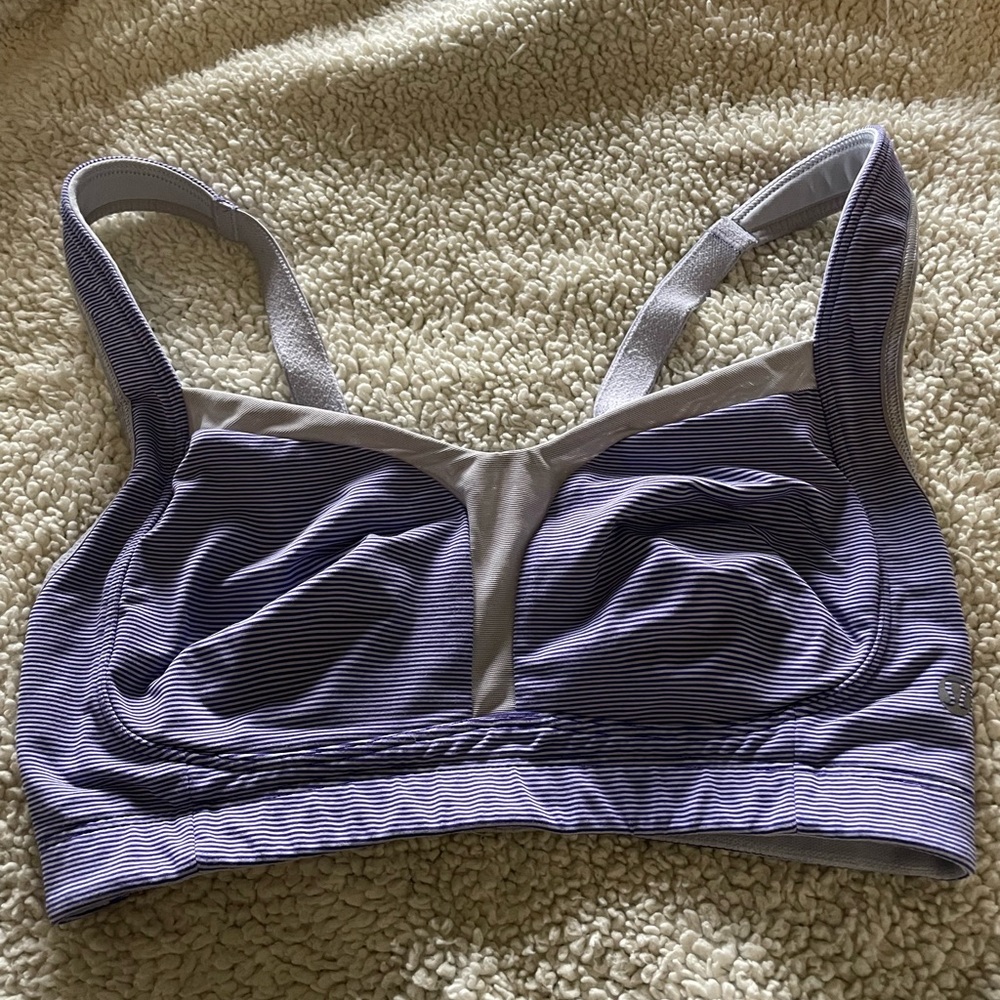 Size 6 Lululemon sports bra